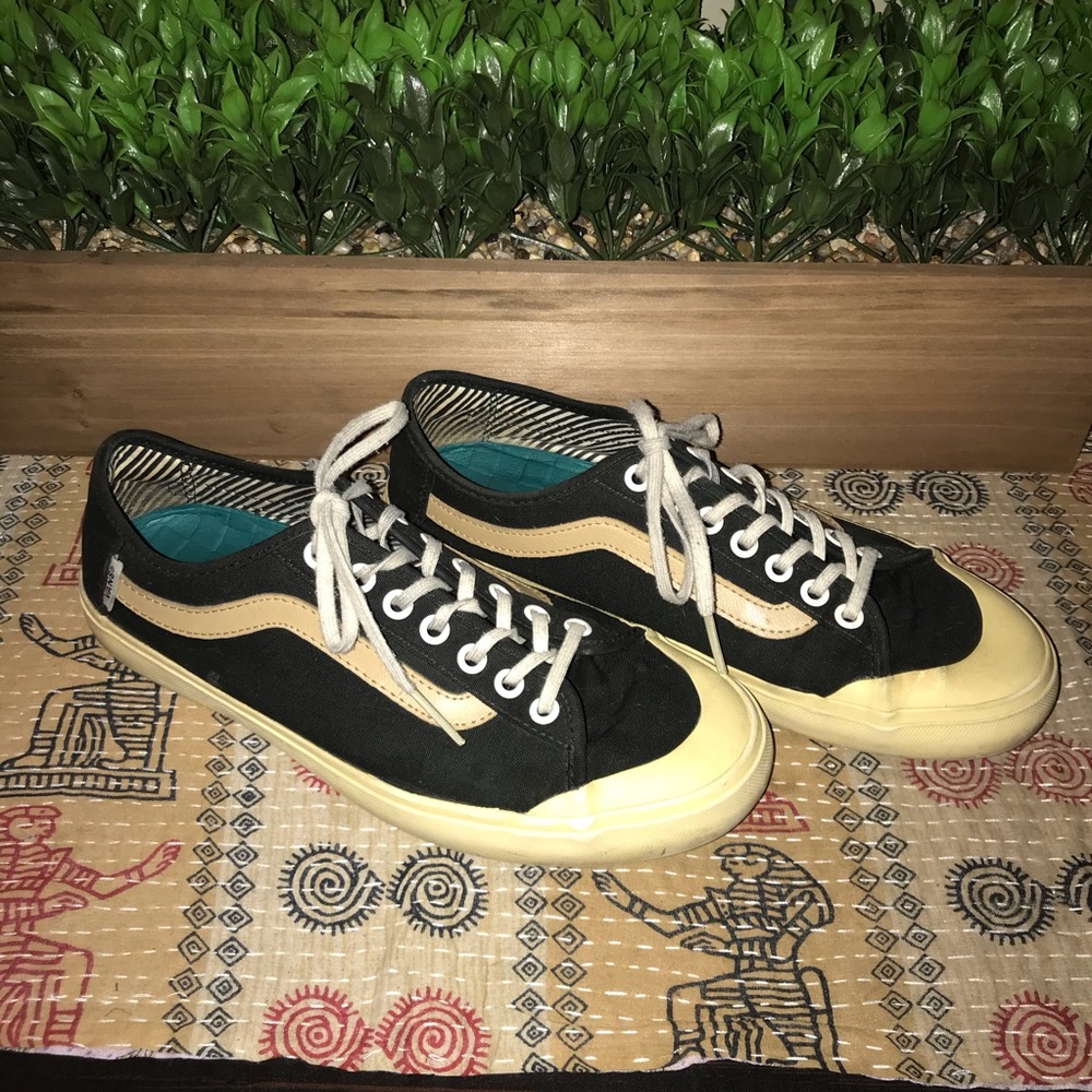 Vans Black / Cream size 9